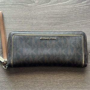 MICHAEL KORS Large Brown Wallet Wristlet